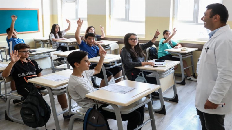 AFET BÖLGESİNDEN DİĞER İLLERE 4 BİN ÖĞRETMEN NAKLİ