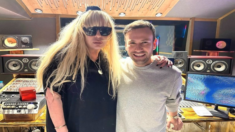 ZERRİN ÖZER'DEN 14 YIL SONRA ALBÜM