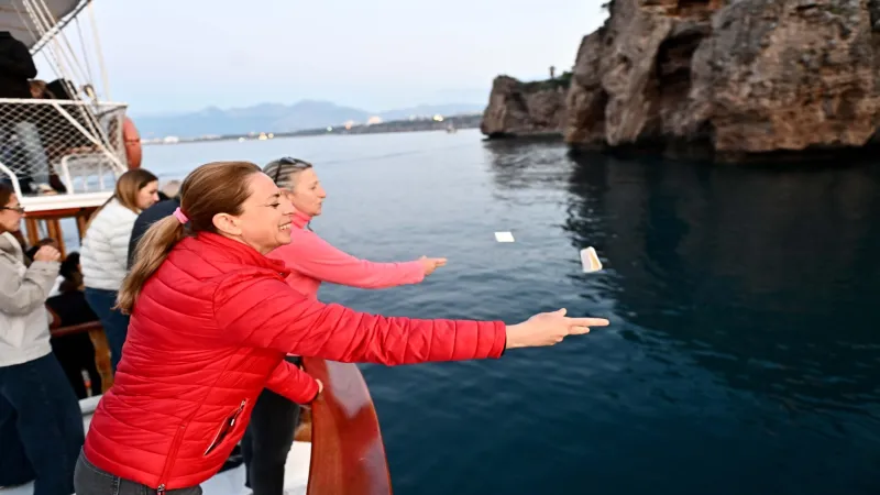 Hıdırellez'de Dilekler Akdeniz’in Mavi Sularına Bırakıldı
